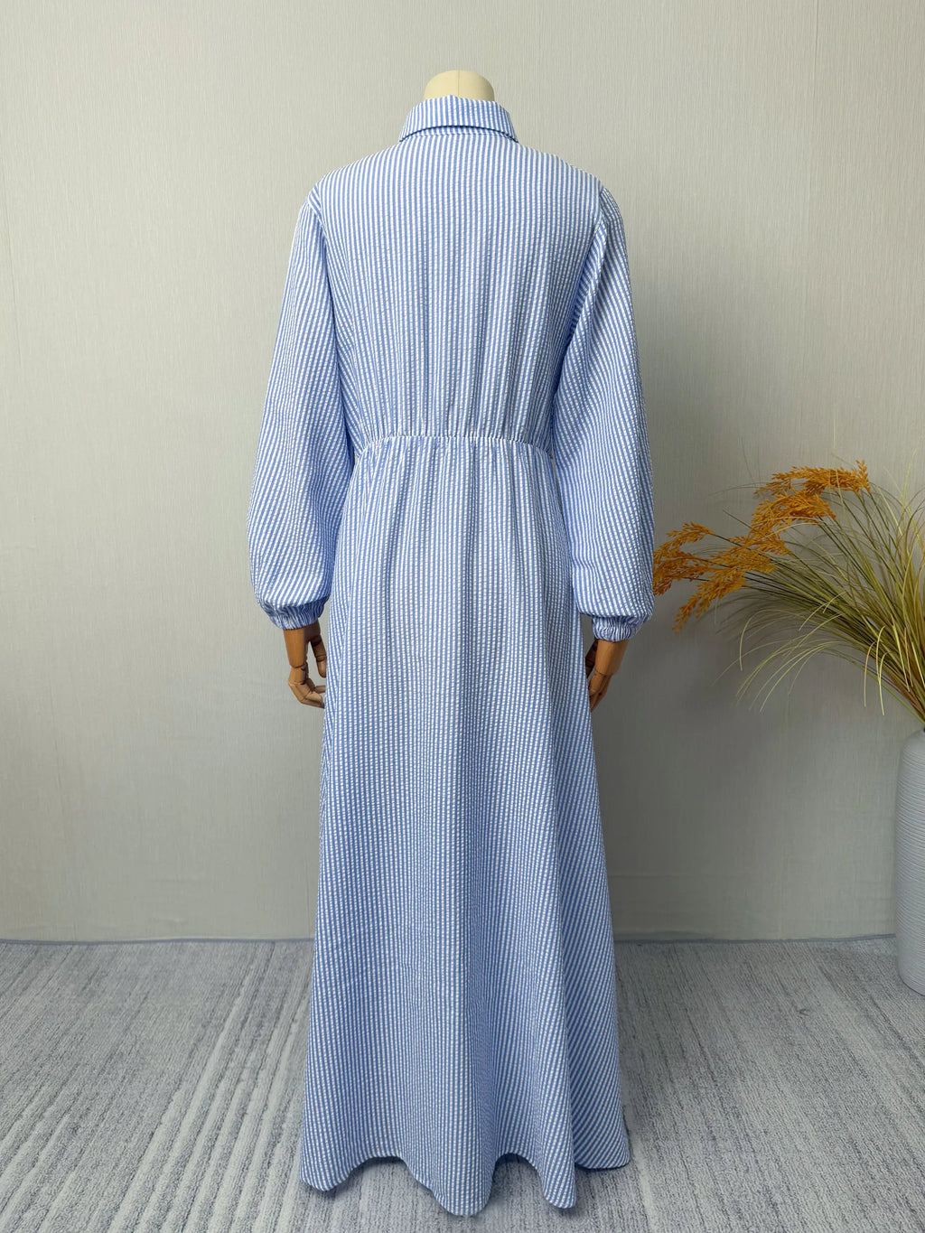 Abaya Rayée Beige Style Dubaï – Robe Longue Col Chemise avec Ceinture, Élégance Modeste et Chic Urbain