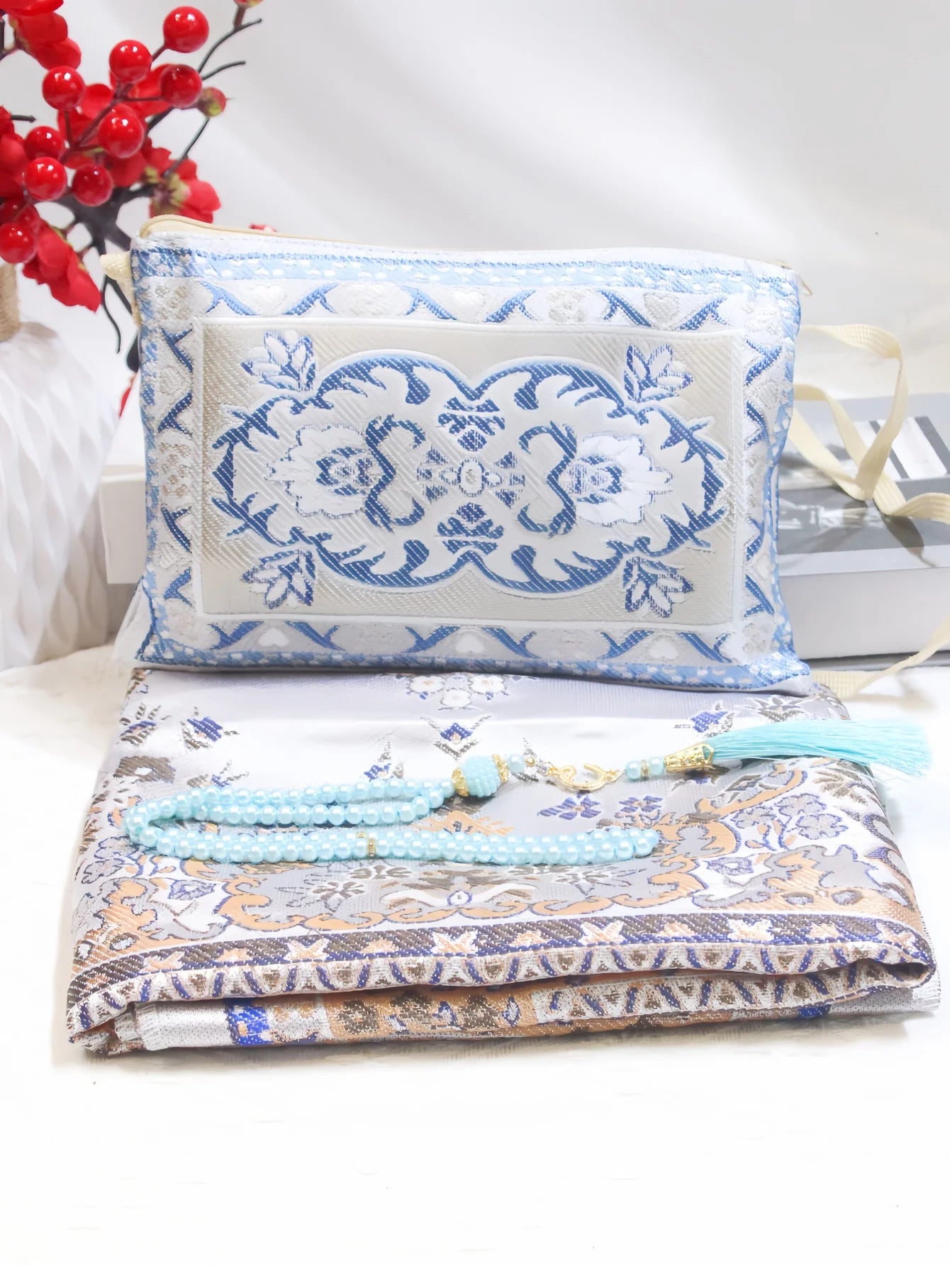 Tapis de Prière Musulman avec Chapelet et Pochette – Set Cadeau Islamique | Tapis Doux Antidérapant pour Ramadan, Eid & Voyage