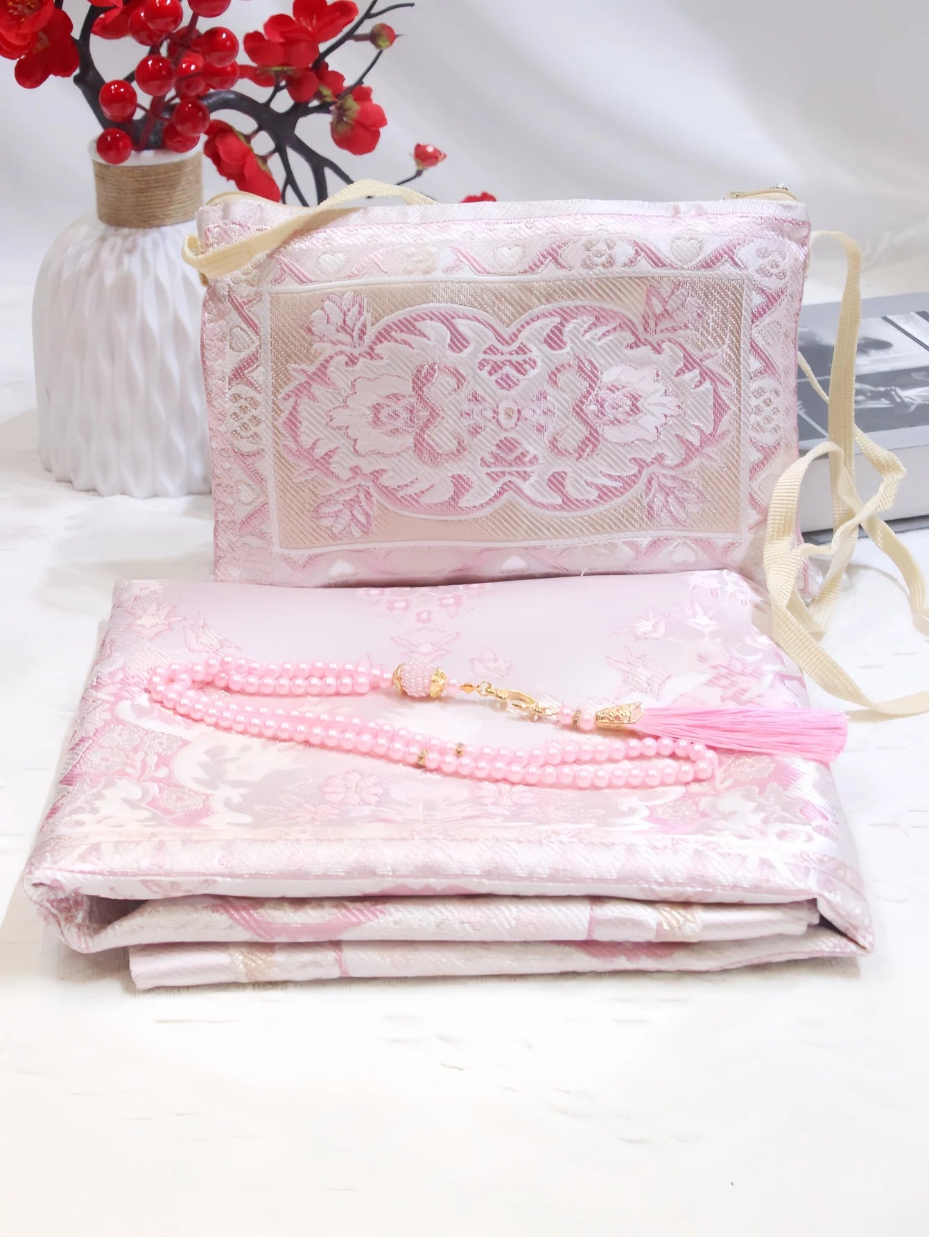 Tapis de Prière Musulman avec Chapelet et Pochette – Set Cadeau Islamique | Tapis Doux Antidérapant pour Ramadan, Eid & Voyage