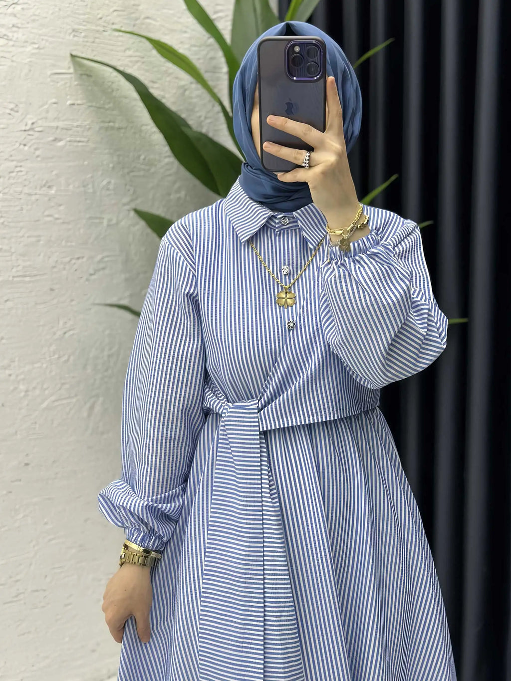 Abaya Rayée Beige Style Dubaï – Robe Longue Col Chemise avec Ceinture, Élégance Modeste et Chic Urbain