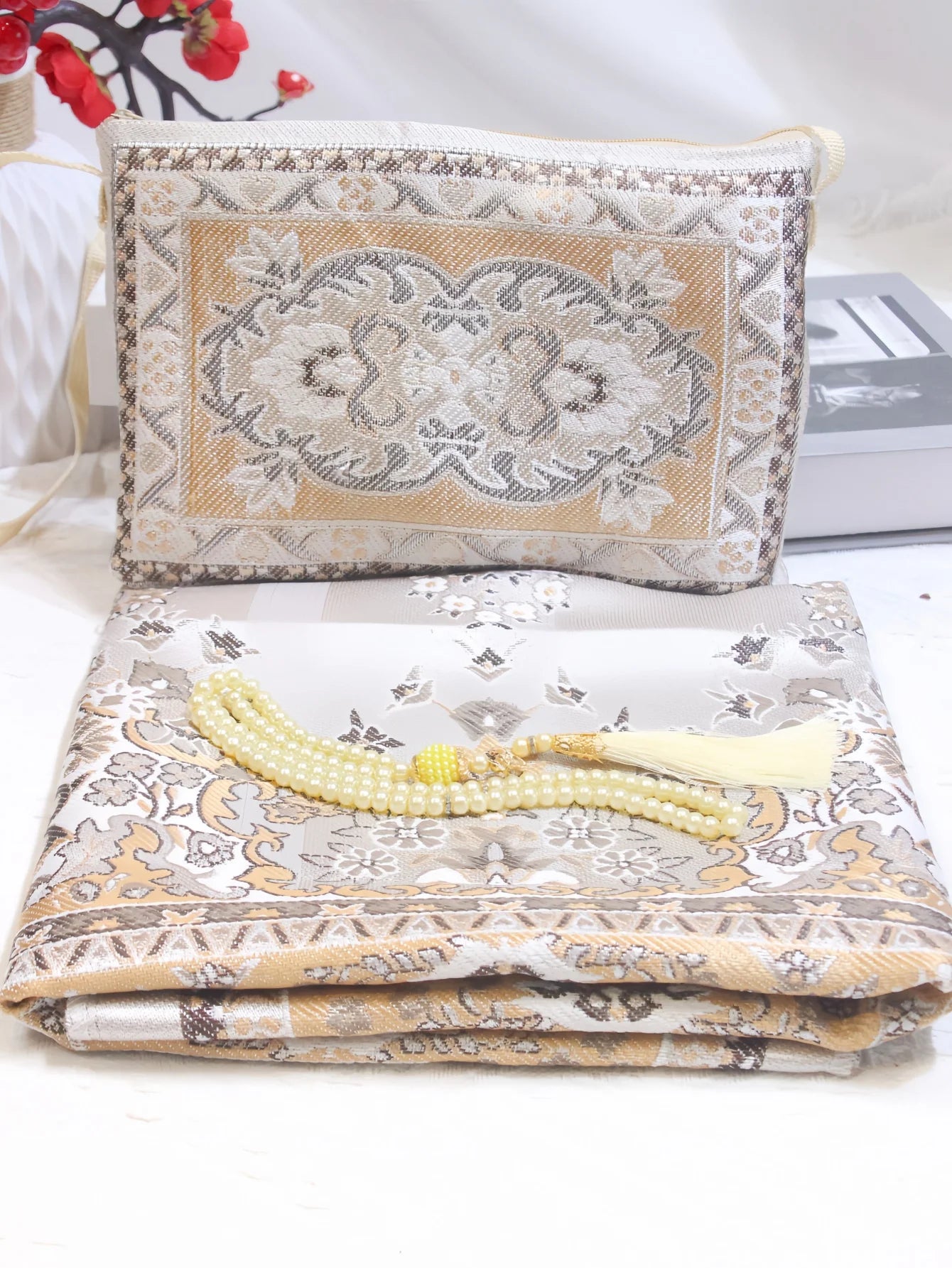 Tapis de Prière Musulman avec Chapelet et Pochette – Set Cadeau Islamique | Tapis Doux Antidérapant pour Ramadan, Eid & Voyage