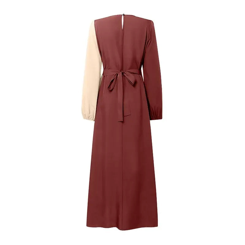 Robe Abaya Longue –  Plissée Bicolore Modeste avec Ceinture, Manches Longues, Style Élégant